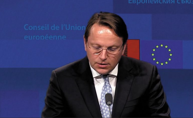 “SOT FILLON NJË FAZË E RE”/ Varhelyi mesazh qytetarëve shqiptarë: Ju duam në familjen europiane