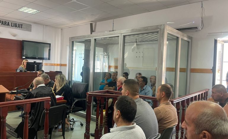 KONTENJERI ME BANANE DYSHOHET SE TRANSPORTONTE DROGË/ Jepet masa për 20 punonjësit e portit të Durrësit, lirohen 11 prej tyre