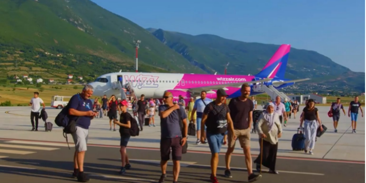12 FLUTURIME NË JAVË NGA AEROPORTI I KUKËSIT/ Rama: Pasagjerët jo vetëm nga Shqipëria e Kosova, por dhe turistë nga Europa