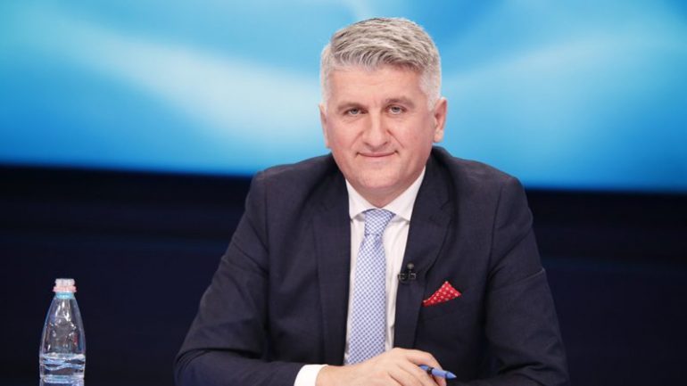 “NE JEMI MASKARENJ”/ Gjekmarkaj ironizon mbledhjen e Ramës më kryebashkiakët në Pogradec: Qerratai i Beratit kruante…
