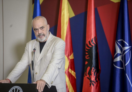 “MOS E BËNI”/ Rama i vendosur të kërkojë ndarjen nga Maqedonia e Veriut nëse nuk pranohet propozimi i Macron: Dera e BE duhet të hapet