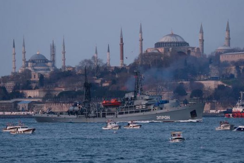 “ULTIMATUM” TURQISË/ Ukraina: Ndaloni anijen me flamur rus, ka drithë