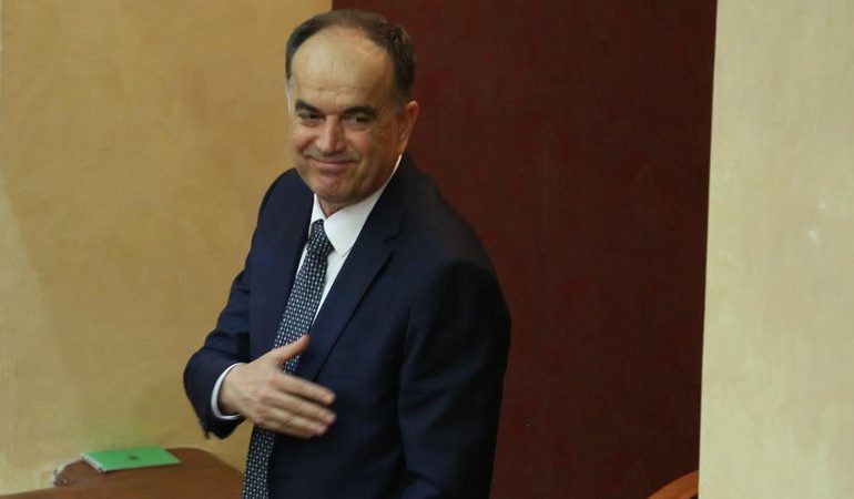 BAJRAM BEGAJ DEKRETON NDRYSHIMET NË QEVERI/ Miraton shkarkimin e Ahmetajt dhe emërimin e Ballukut