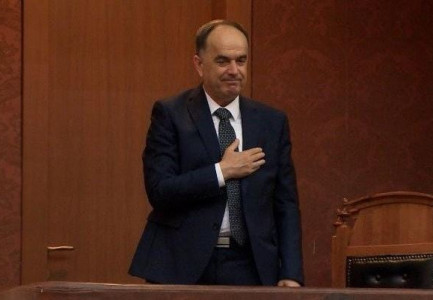 BAJRAM BEGAJ MERR NESËR DETYRËN E KREUT TË SHTETIT/ Zbardhet axhenda e ceremonisë që do zhvillohet në Presidencë