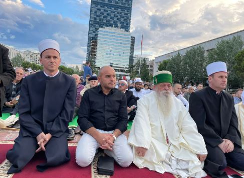 SOT KURBAN BAJRAMI/ Mesazhi i kreut të KMSH-së për të rinjtë: Rrini larg tundimeve, mos e braktisni Shqipërinë