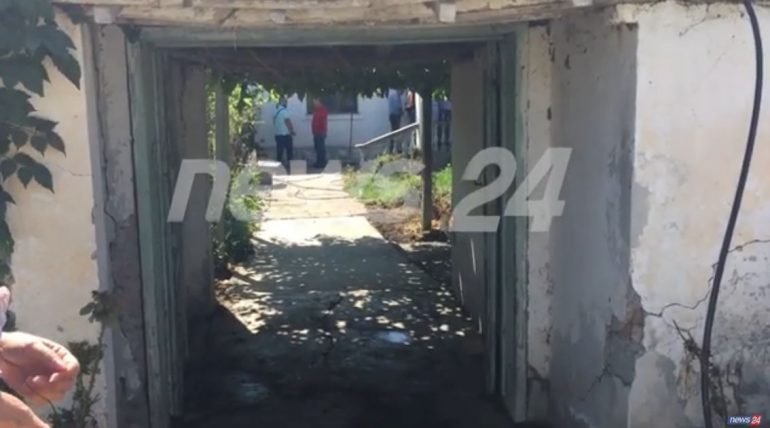 KRIMI NË DIVJAKË/ Dhunoi me grushte dhe mbyti babain, PAMJET nga banesa ku ndodhi ngjarja