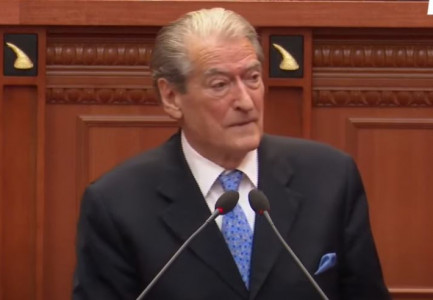 “DICK MARTY NJË MASHTRUES ORDINER”/ Berisha: Rama qëndrim çnjerëzor në lidhje me mosdënimin e genocidit serb në Kosovë