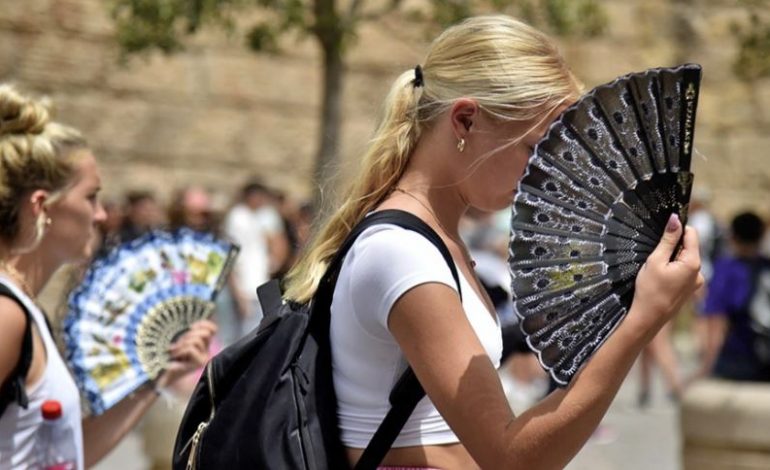 PAS SPANJËS DHE PORTUGALISË/ Vala e të nxehtit godet Francën dhe Britaninë, autoritetet paralajmërojnë për temperatura ekstreme