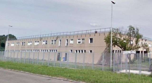 E RËNDË/ Vetëvaret brenda burgut të Durrësit një i dënuar, detajet e para