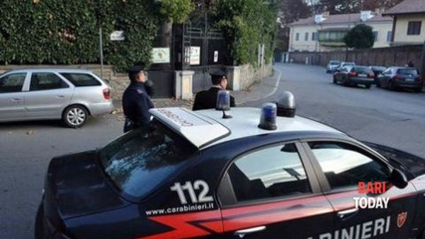 “HAPE DERËN SE JAM POSTIERI”/ Karabinierët i punojnë rrengun 34-vjeçarit shqiptar dhe i gjejnë drogën poshtë krevatit