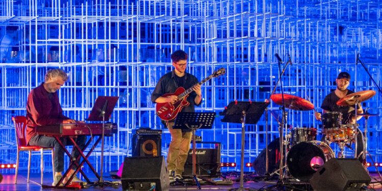 Tirana dhe Korça pushtohen nga tingujt e Jazz, 5 netët e magjishme të festivalit “Gjon Mili, Jazz&Blues”