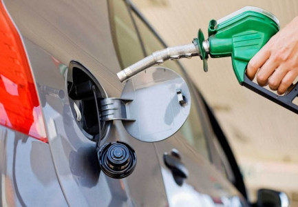 VENDOSEN ÇMIMET E REJA TË KARBURANTEVE/ Ja sa do të shiten nga sot nafta, benzina dhe gazi