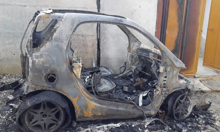 DETAJET/ Shkrumbohet makina e 34-vjeçares në Korçë, dyshohet se zjarri…