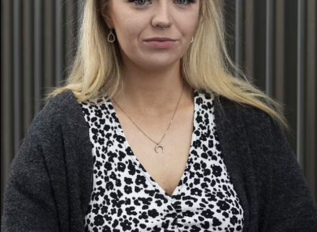 I VËLLAI ABUZOI SEKSUALISHT ME TË PËR DY VITE/ 21-vjeçarja rrëfen tmerrin: Kur e morën vesh prindërit më thanë…
