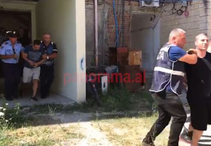 ME PRANGA NË DUAR/ Shikoni momentet kur arrestohen tre persona! U kapën në flagrancë duke…