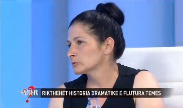 “MË MBYLLËN NË PSIKIATRI…”/ Rrëfimi i gruas: Nuk më lënë t’i shoh, vjehrrit dhe kunatat i shtyjnë të më fyejnë