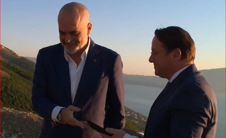 “LUNGOMARE ISHTE SHTEG DHISH”/ Çmimet stratosferike të hoteleve në Jug, Rama: Ka konkurrencë Mesdheu, mos ja fusni me top…