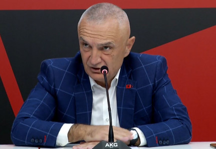 MANIFESTIMI NË SHESH/ Meta: Nuk është koha për të harxhuar miliona euro për festa! Mbrëmë isha i ftuar në…