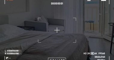 A NDIHENI SIKUR JENI TË VËZHGUAR? Si të dalloni kamerat e fshehta në hotele
