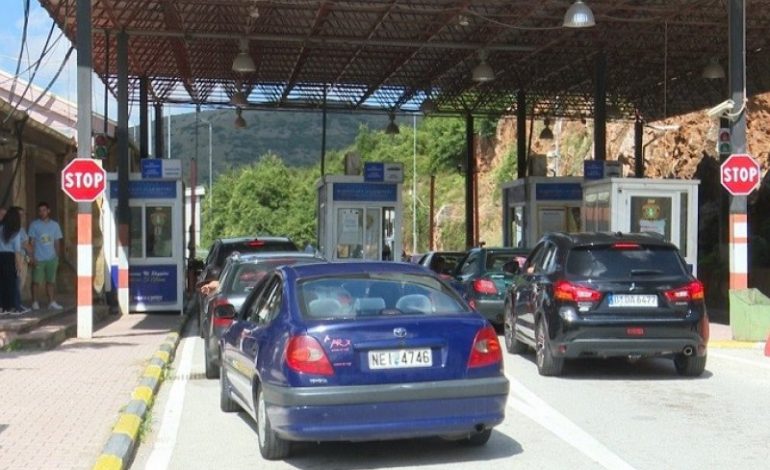 ARRESTIME NË DOGANËN E KAPSHTICËS/ Kush janë dy kontrollorët që përfunduan në pranga dhe pse akuzohen