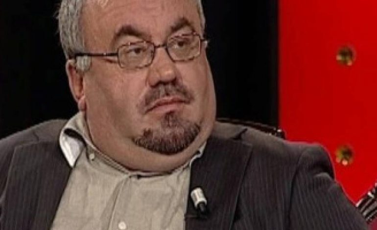 PROFILI/ Kush ishte analisti dhe konspiracioni Kastriot Myftaraj. Nga fillimet në Gjykatën e Korçës te arrestimi për…