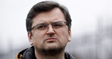 BLLOKADA E GRURIT/ Kuleba-akuza Rusisë: Po bëni lojëra urie me botën