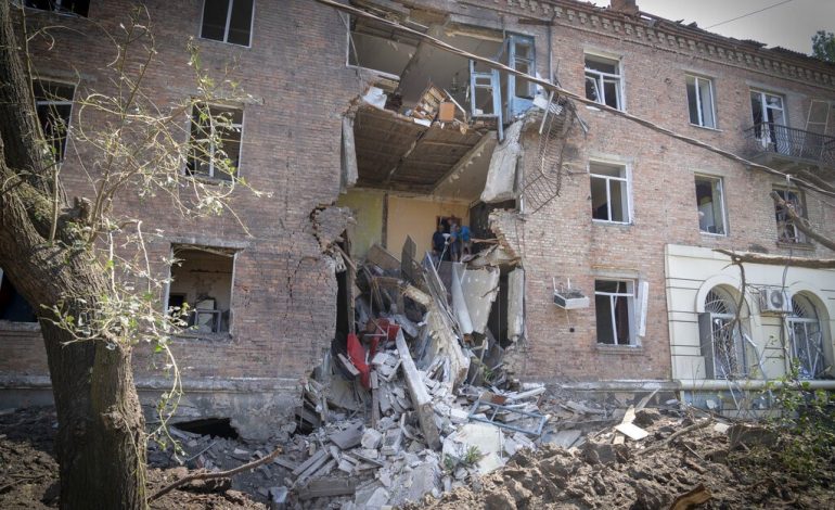 “KA SHPËRTHIME TË FUQISHME”/ Vijojnë sulmet ruse mbi Ukrainë, lëshohen sirenat në të gjithë rajonin e Mykolaiv