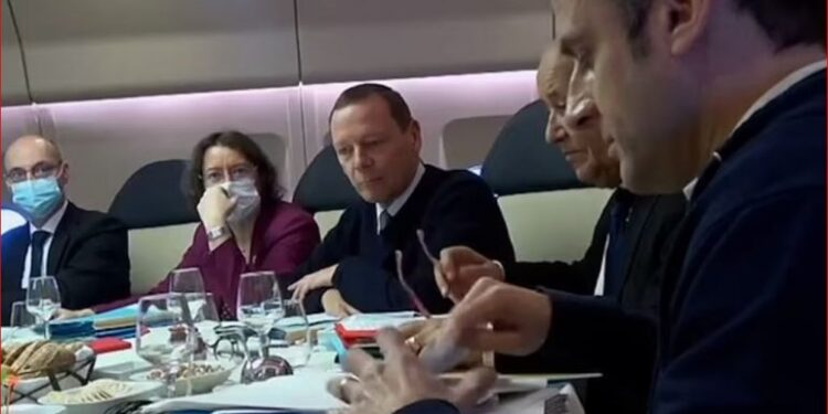 “S’NA PLAS FORT PËR RUSËT”/ Zbardhen bisedat e tensionuara të Macron me Putin e Zelensky: Ata janë këtu, hynë në Kiev…