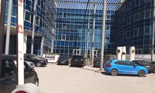 ÇFARË PO NDODH? Gledis Nano paraqitet në SPAK për takim me Krajën (FOTO)