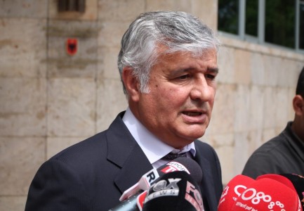 HARTA E RE GJYQËSORE/ Propozimi i Maks Haxhisë: Disa avokatë të bëhen gjyqtarë të përkohshëm