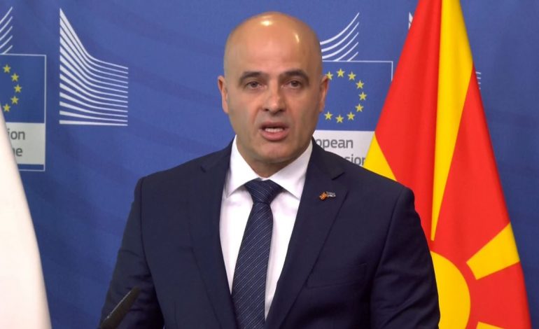 “RMV I PËRKET BE-SË”/ Kryeministri maqedonas: E kemi pritur këtë ditë prej 17 vitesh. Gjuha jonë do të…