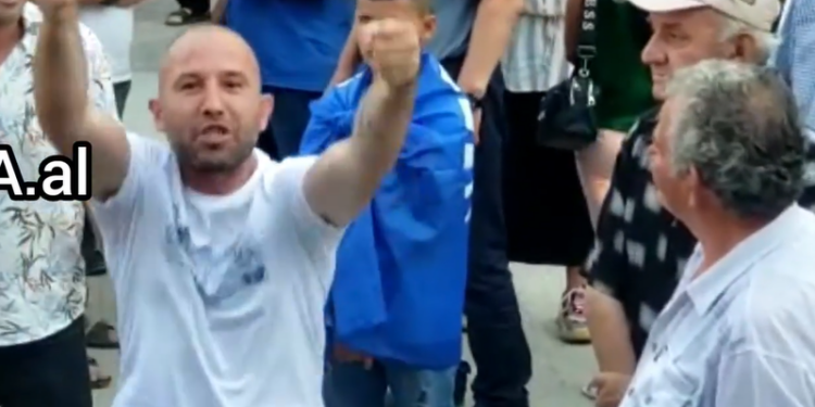 PAMJET/ “Çmendet” fansi i Berishës para protestës, reagimi i tij para kameras