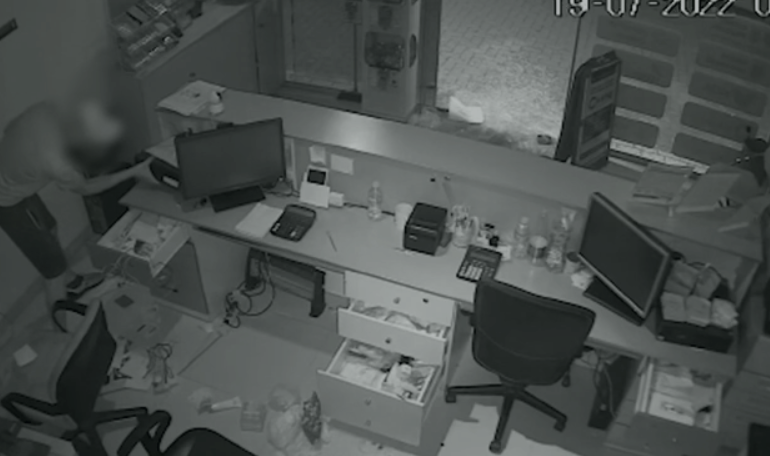 PËR 12 DITË 8 VJEDHJE NË BIZNESE/ Arrestohet 35-vjeçari në Tiranë, si u zbulua nga kamerat e sigurisë