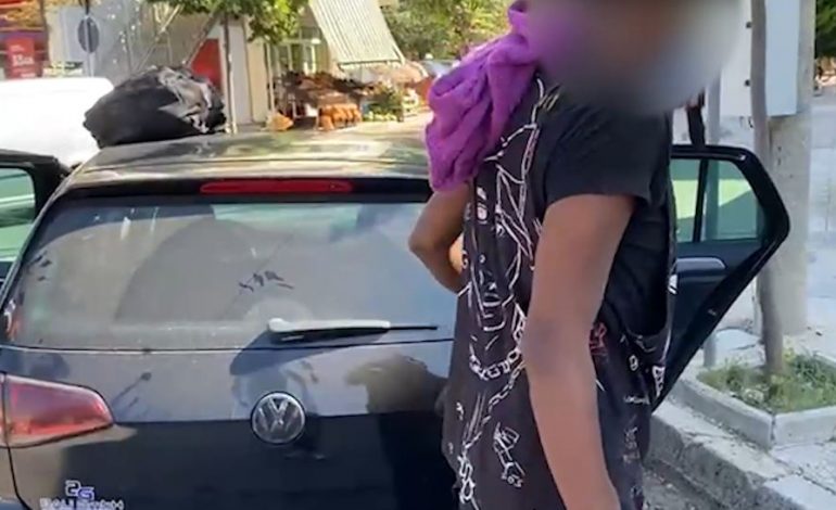 GJIROKASTËR/ Po transportonte 2 emigrantë të paligjshëm, arrestohet 20-vjeçari kosovar