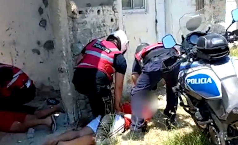 RUHEJ NGA NJË PERSON ME ARMË/ I dënuar me 35 vjet burg për vrasje të dyfishtë, kapet 27-vjeçari. Momenti i arrestimit