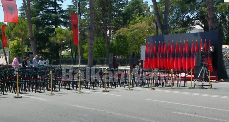 CEREMONI JASHTE ZYRËS/ Presidenca “vishet” kuqezi! Ja ku do të bëhet kalimi i detyrës nga Meta te Bajram Begaj