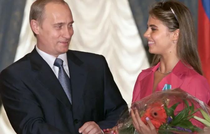 “FËMIJË LUFTE”/ Vladmir Putin do të bëhet baba në moshën 69-vjeçare, në pritje të një vajze me të dashurën ish-gjimnaste