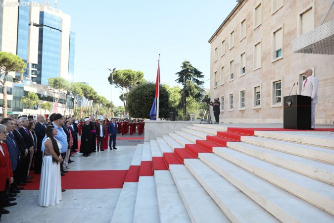 PAS SULMEVE PUBLIKE/ Rama nuk fton kreun e SPAK në ceremoninë e hapjes së negociatave