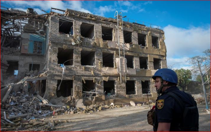 BOMBARDIMET RUSE NUK NDALEN/ Shkatërrohen dy shkolla në rajonin e Donetskut