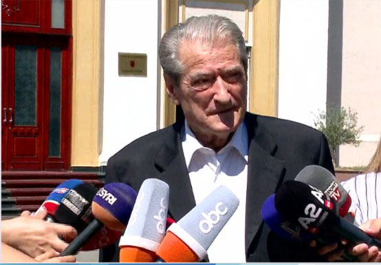 PAK ORË PARA PROTESTËS/ Berisha flet për skenarë: Sot inaugurimi, do të ndalet vetëm kur…
