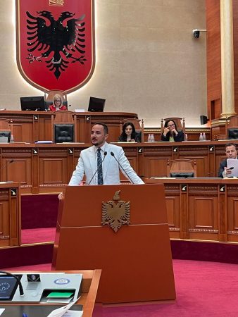 “DREJTËSIA PO GODET…”/ Salianji i përgjigjet Gjiknurit: Ne, duart në xhepa dhe fjalën kemi! Kujt i kërkoni llogari