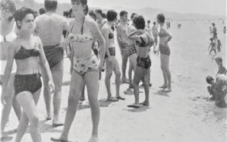 DOSSIER/ Historia e panjohur e plazhit të Durrësit: Rrobat e banjës ishin si mjet ngacmues për vajzat, durrsakëve u vinin nga jashtë shtetit…