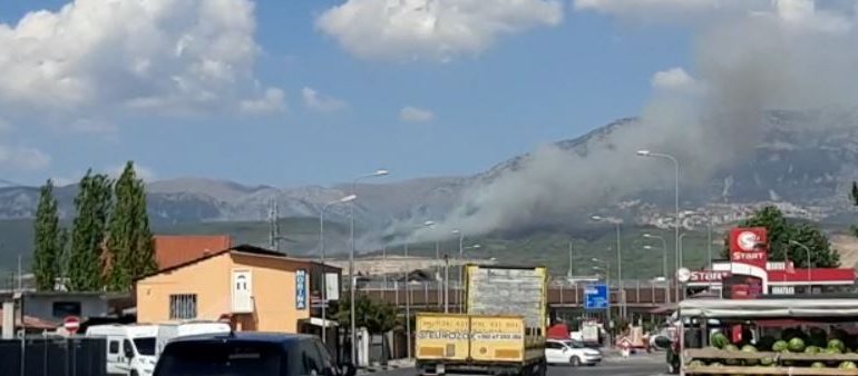 PAMJET/ Riaktivizohet vatra e zjarrit në pyjet e Krastës së Krujës, flakët të qëllimshme