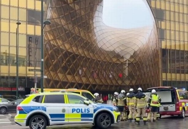 TRONDITET SUEDIA/ Njerëz që vrapojnë, britma e lot në një qendër tregtare në Malmo, i dyshuar si autor një 15 vjeçar