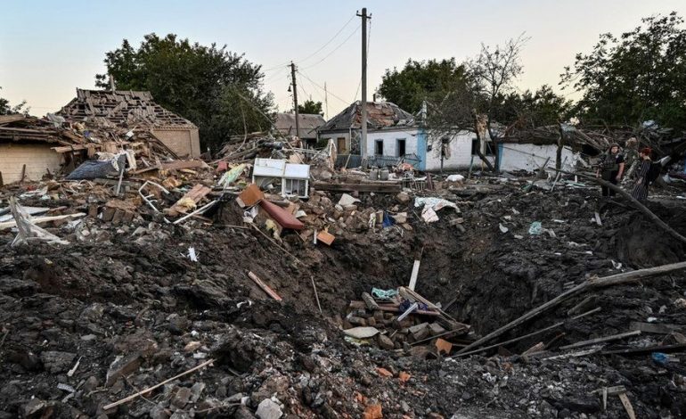 LUFTA/ Rusët sulmojnë me raketa stacionin e trenit në Ukrainë, 22 të vrarë dhe dhjetëra të plagosur