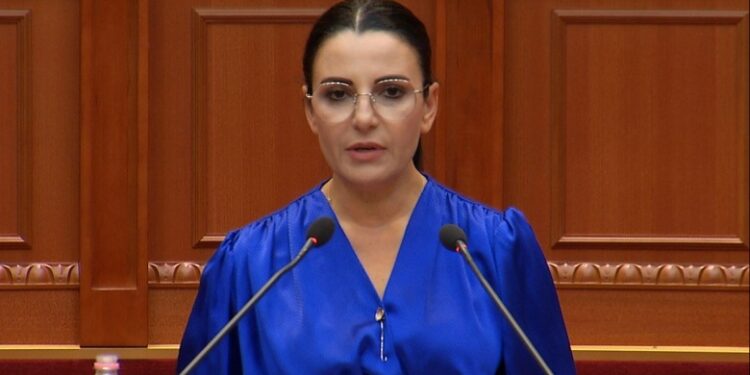 KURSIMI I ENERGJISË/ Balluku: Para se të dilni nga shtëpia sigurohuni që të gjitha dritat të jenë të fikura
