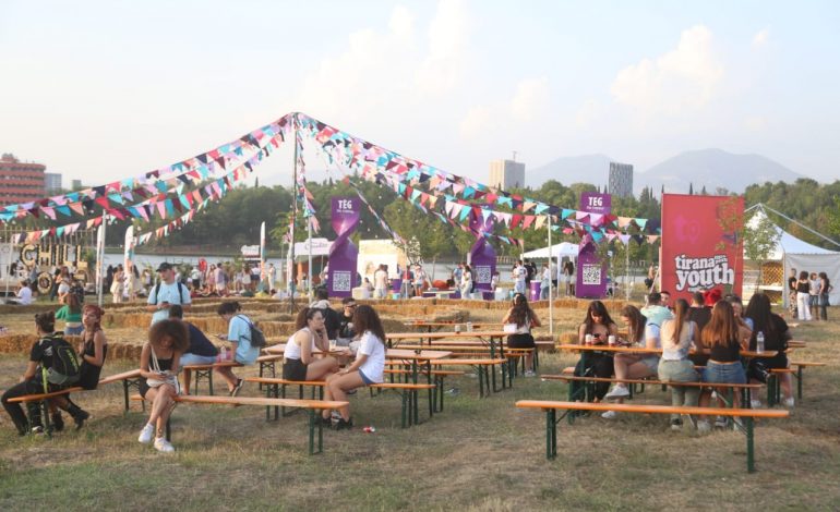 PAMJET/ Tre netë magjike me festë dhe muzikë në Tiranë, çelen “dyert” e Sunny Hill Festival