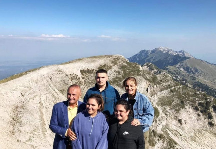 POSTON FOTON FAMILJARE NGA MALI I TOMORRIT/ Meta: Lutje të pranuara dhe mbarësi për besimtarët! Abaz Aliu ju ndihmoftë…