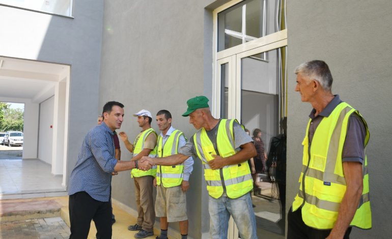 PËRFUNDON SHKOLLA E KATËRT NË PEZË/ Veliaj: U shërbejmë të gjithëve, pavarësisht bindjeve politike