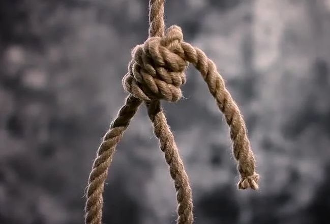 TRONDITËSE NË TIRANË/ 20-vjeçarja gjendet e vetëvarur në banesë